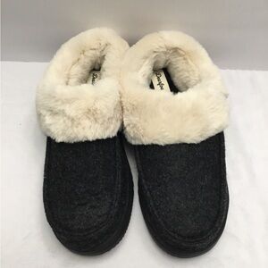 Dearfoams Black and Cream Cozy Slippers